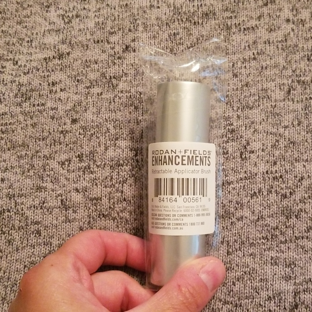Makeup brush by rodan and fields